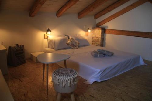 Apartment with Garden 210886437