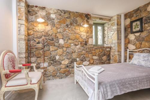 Apartment with Garden 452671842