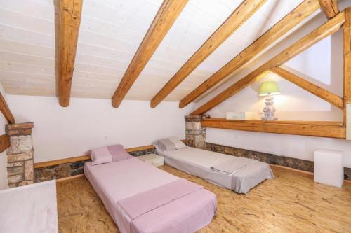 Apartment with Garden 452672261