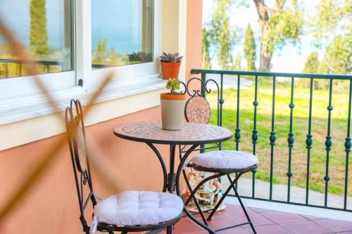 Apartment with Garden 669767937