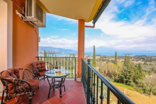 Apartment with Garden 669767942