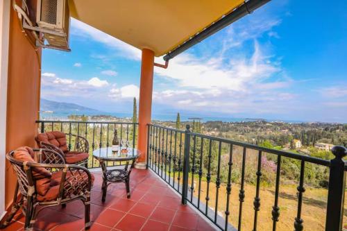 Apartment with Garden 669767982