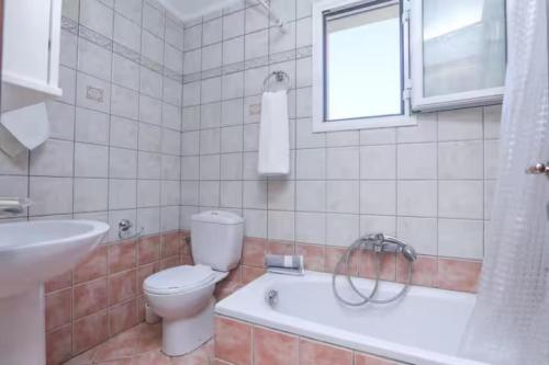 Apartment with Garden 669767999