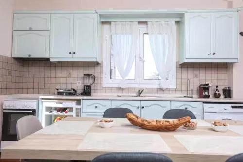 Apartment with Garden 669768013