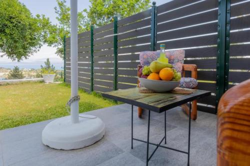 Apartment with Garden 728925598