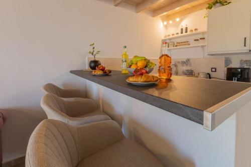 Apartment with Garden 728925600