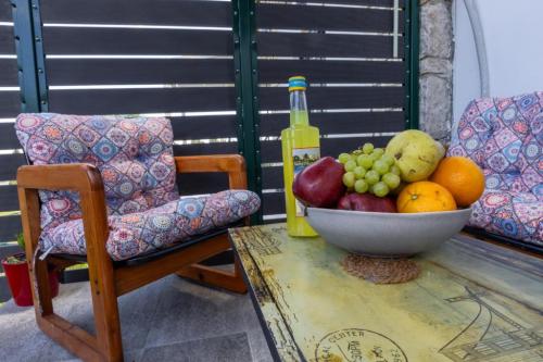Apartment with Garden 728925616