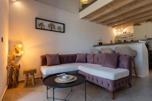 Apartment with Garden 728925618